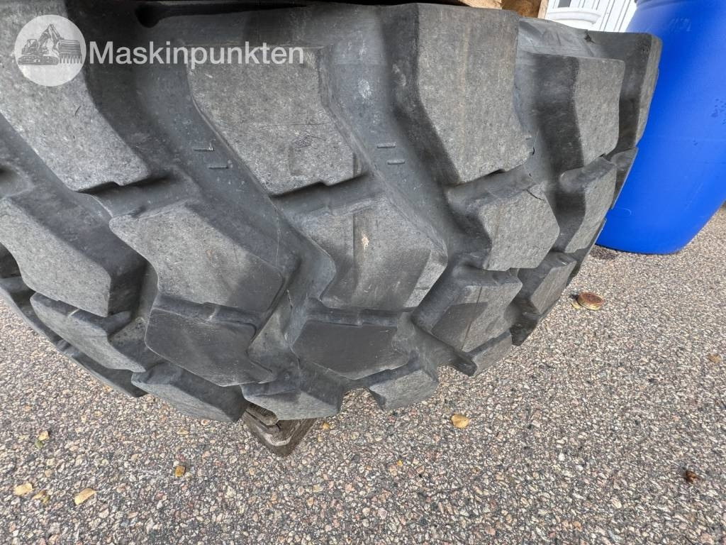 Trelleborg EMR1030 - Pneu de Máquina de construção: foto 1 Trelleborg EMR1030 - Pneu de Máquina de construção: foto 1