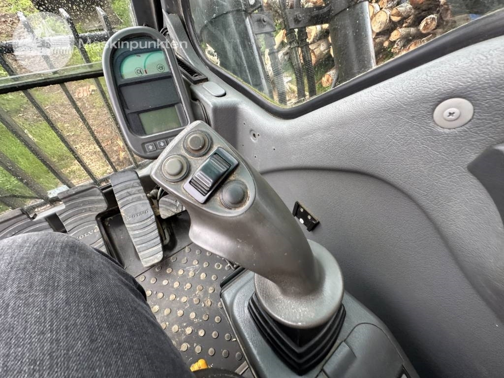 Escavadora de rastos Volvo EC 210 B LC: foto 17