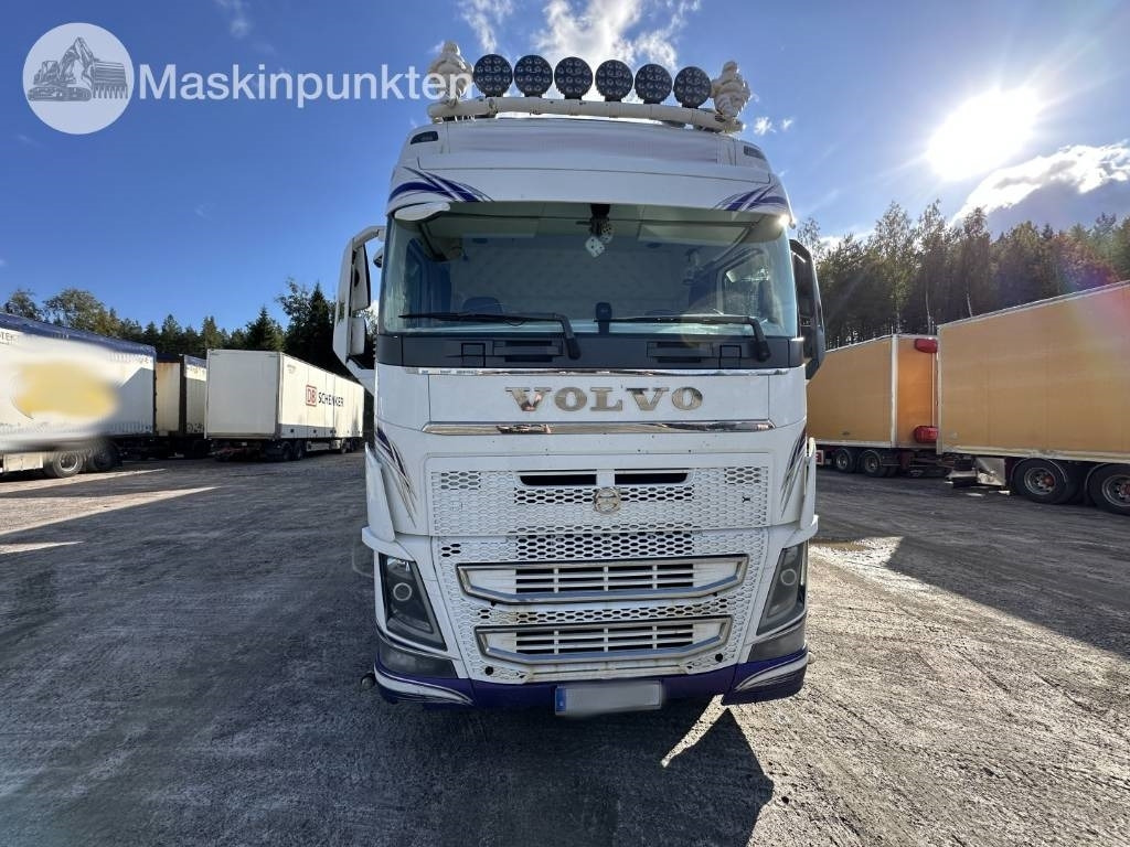 Volvo FH 16 750  - Caminhão furgão: foto 3 Volvo FH 16 750  - Caminhão furgão: foto 3
