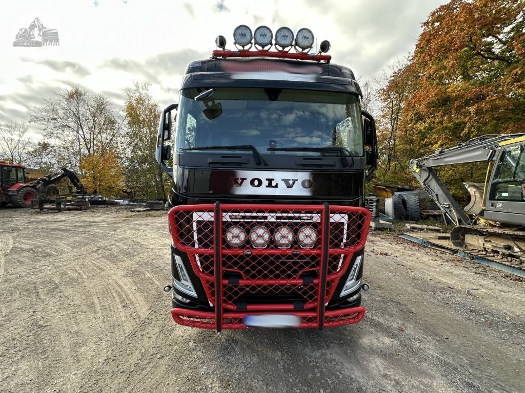 Volvo FH 64 R Timmerbil med kran - Caminhão florestal: foto 2 Volvo FH 64 R Timmerbil med kran - Caminhão florestal: foto 2