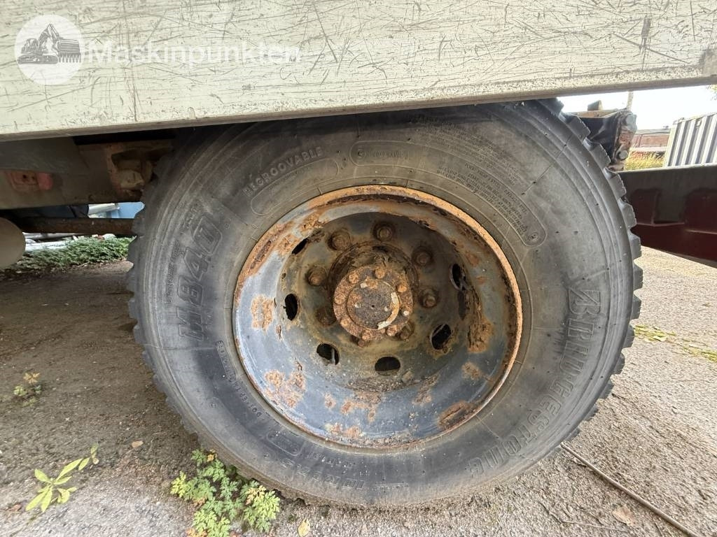 Caminhão basculante Volvo FL 611: foto 24