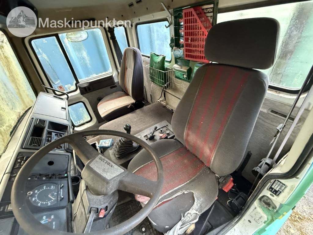Caminhão basculante Volvo FL 611: foto 47