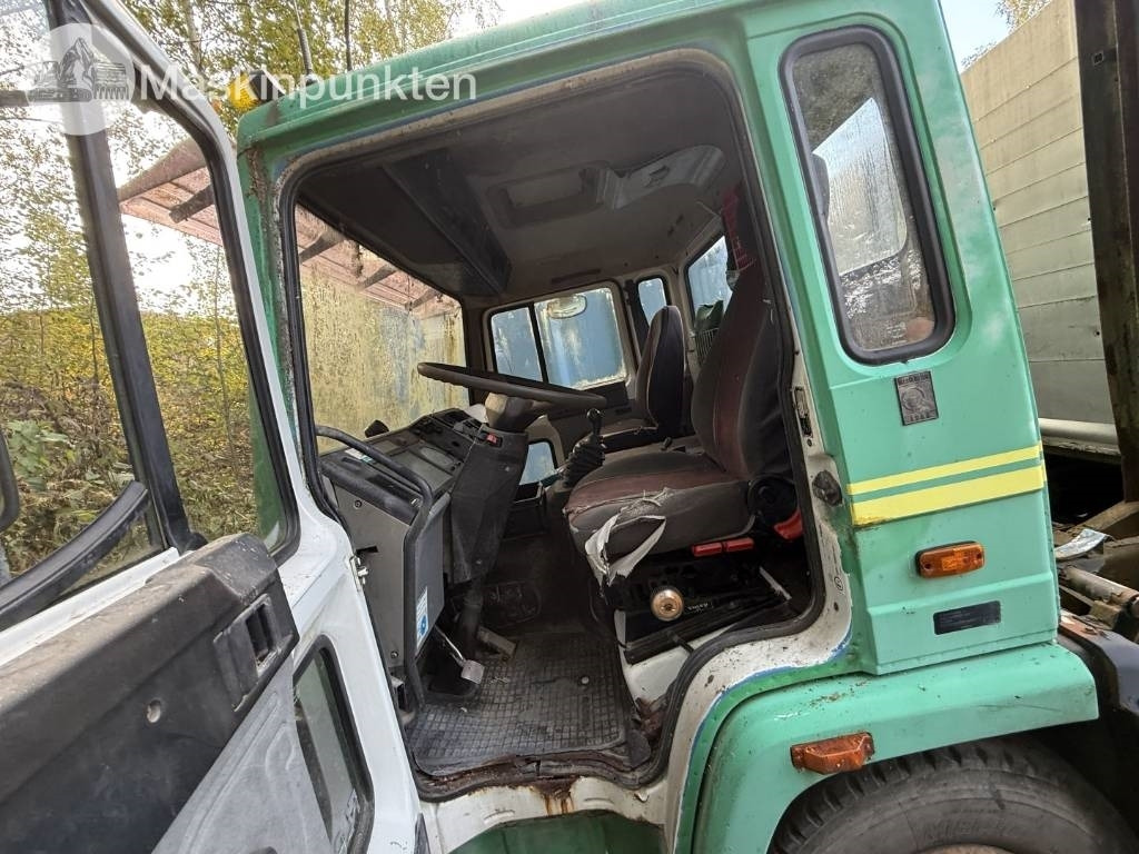 Caminhão basculante Volvo FL 611: foto 44