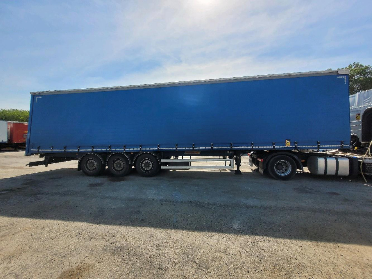 FRUEHAUF FKSRT4 SAVOYARDE 3 ESSIEUX - Semi-reboque de lona: foto 3 FRUEHAUF FKSRT4 SAVOYARDE 3 ESSIEUX - Semi-reboque de lona: foto 3