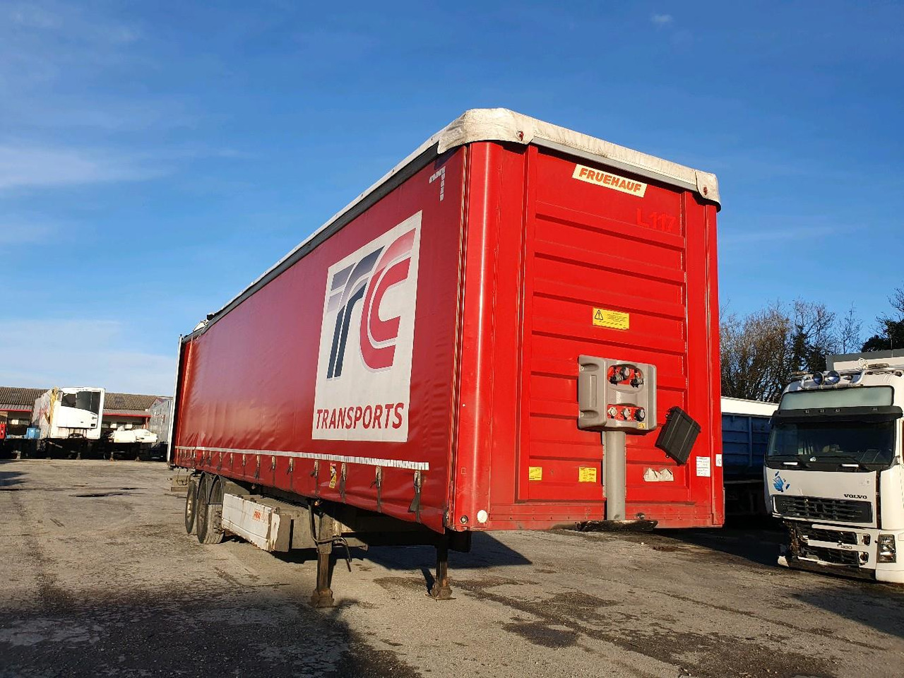 FRUEHAUF SEMI SAVOYARDE FST4FC - Semi-reboque de lona: foto 1 FRUEHAUF SEMI SAVOYARDE FST4FC - Semi-reboque de lona: foto 1