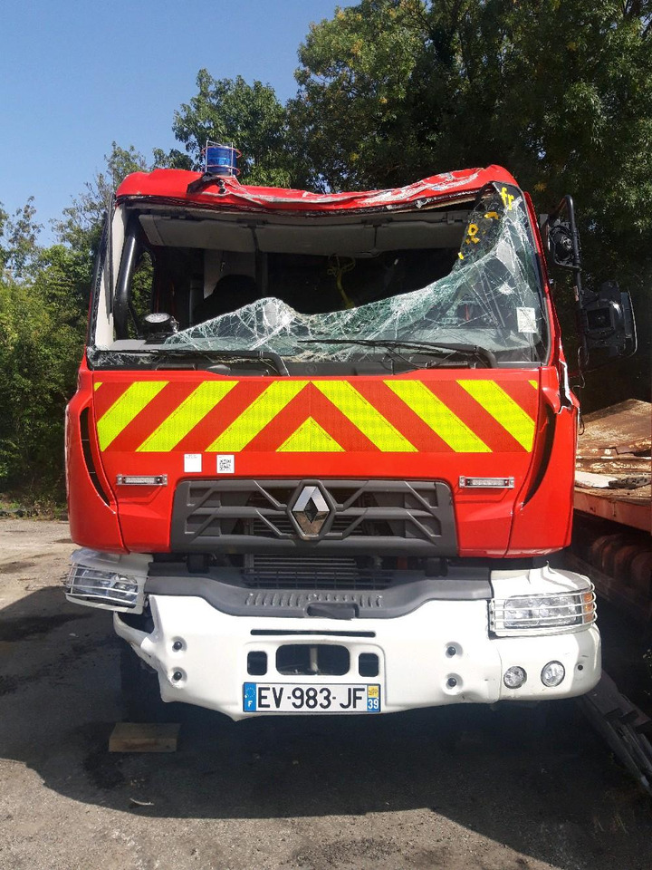 RENAULT D 4X4 TOUT-TERRAIN INCENDIE - Carro de bombeiro: foto 2 RENAULT D 4X4 TOUT-TERRAIN INCENDIE - Carro de bombeiro: foto 2