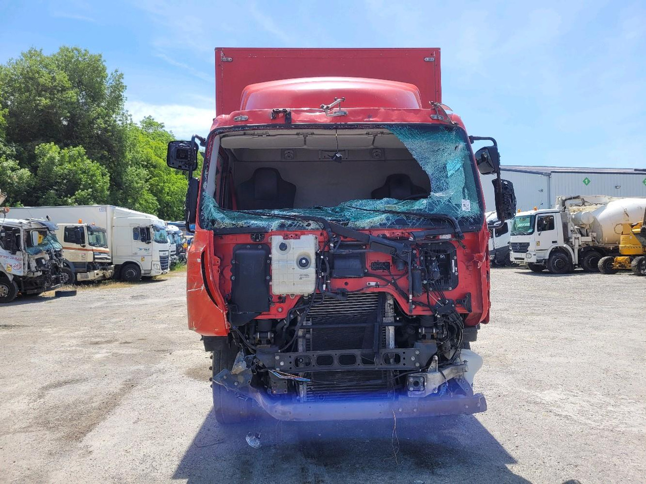 RENAULT D19 WIDE - Caminhão furgão: foto 2 RENAULT D19 WIDE - Caminhão furgão: foto 2