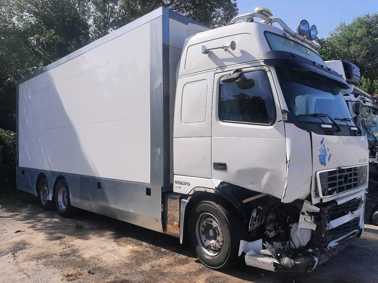 VOLVO FH 480 PORTEUR - Caminhão furgão: foto 1 VOLVO FH 480 PORTEUR - Caminhão furgão: foto 1