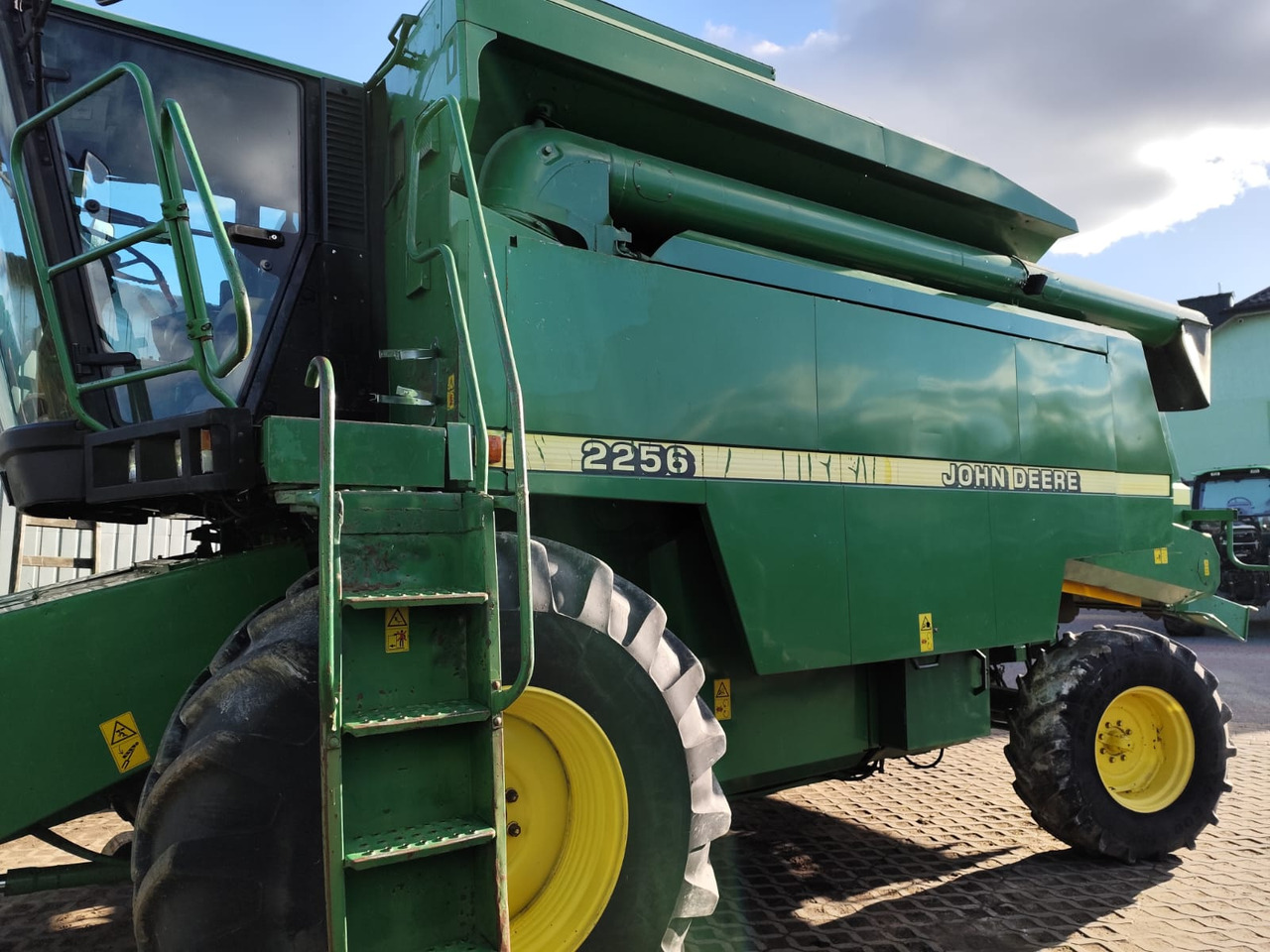 John Deere 2256 - Ceifeira debulhadora: foto 1 John Deere 2256 - Ceifeira debulhadora: foto 1