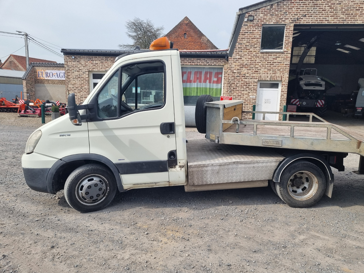 IVECO DAILY 35C18 - Caminhão tractor BE: foto 1 IVECO DAILY 35C18 - Caminhão tractor BE: foto 1