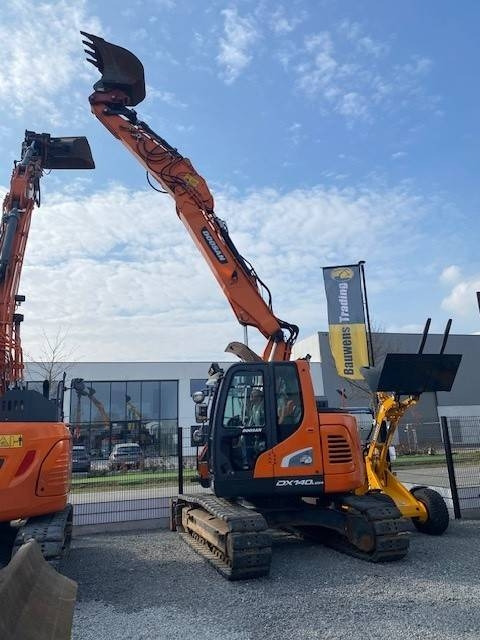 Doosan DX140 LCR-5 - Escavadora de rastos: foto 1 Doosan DX140 LCR-5 - Escavadora de rastos: foto 1