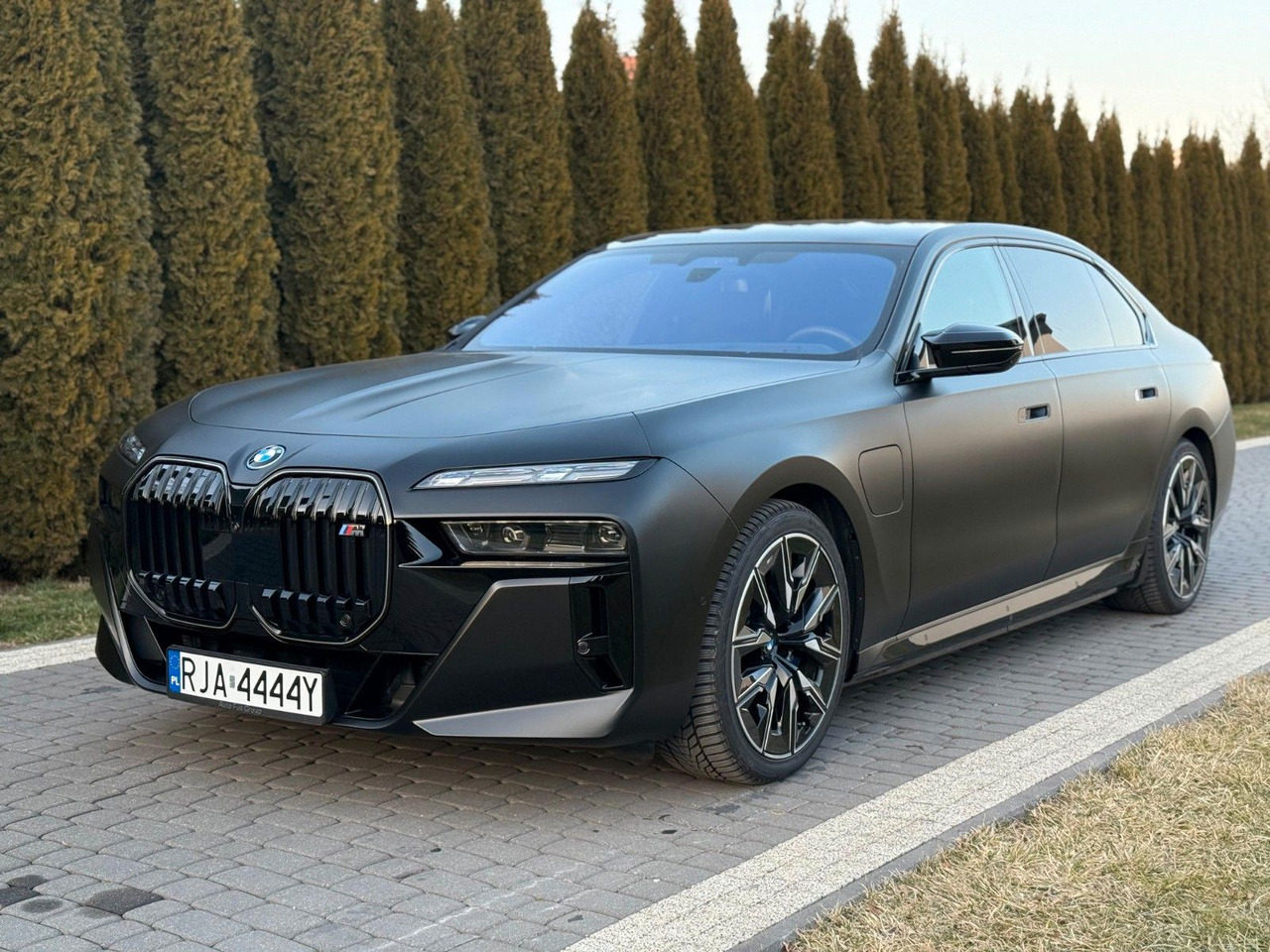 BMW M760 Baureihe 7 Lim M760 e xDrive - Sedã: foto 1 BMW M760 Baureihe 7 Lim M760 e xDrive - Sedã: foto 1