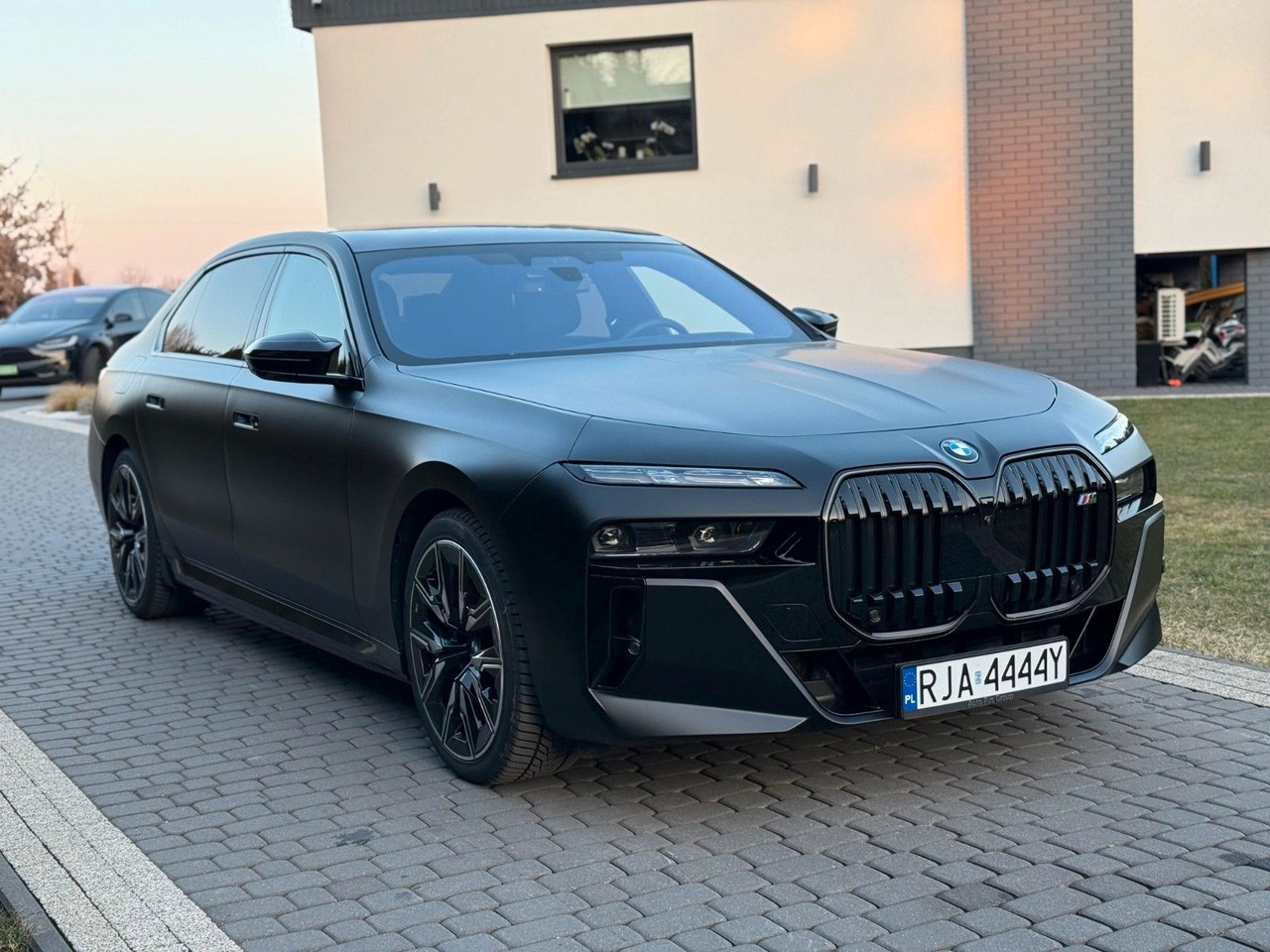 BMW M760 Baureihe 7 Lim M760 e xDrive - Sedã: foto 3 BMW M760 Baureihe 7 Lim M760 e xDrive - Sedã: foto 3