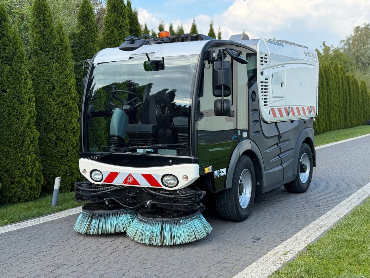 MATHIEU GRAND AZURA MC420 SWEEPER - Varredora urbana: foto 1 MATHIEU GRAND AZURA MC420 SWEEPER - Varredora urbana: foto 1