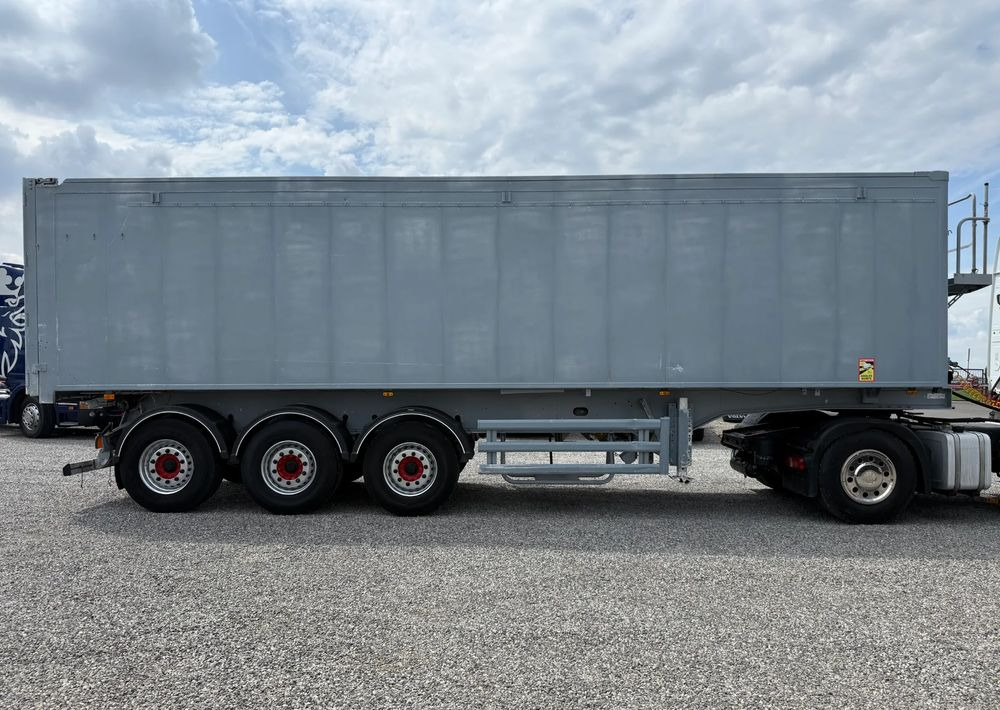 Stas 51 m3 OSIE MERCEDES PODNOSZONA OŚ - Semireboque basculante: foto 4 Stas 51 m3 OSIE MERCEDES PODNOSZONA OŚ - Semireboque basculante: foto 4