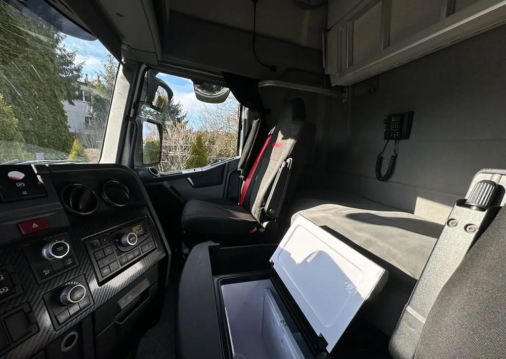 Renault T 520 HIGH - Tractor: foto 4 Renault T 520 HIGH - Tractor: foto 4