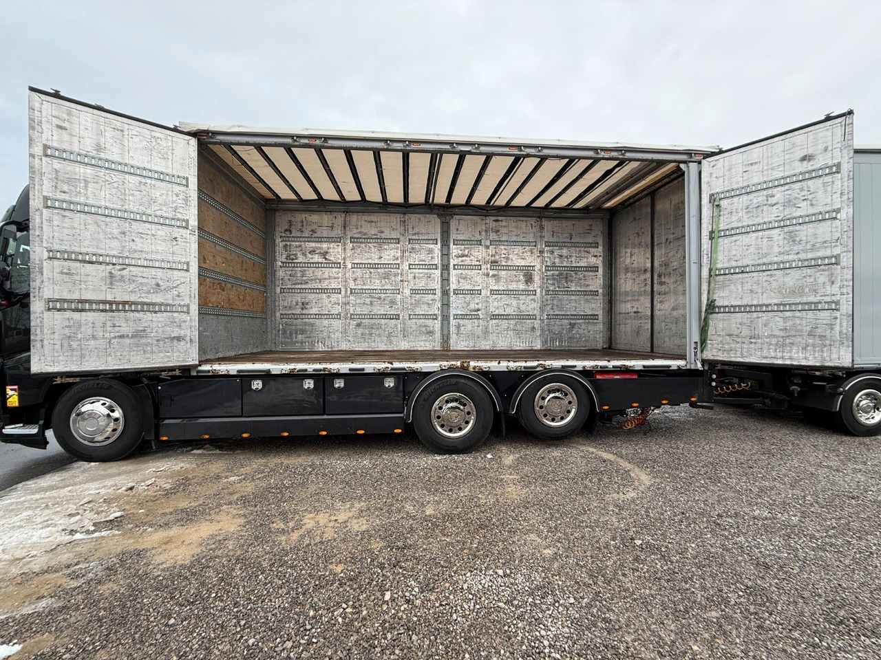 Caminhão furgão Volvo FH16 660 HP XL  TANDEM 6x2 LIMITED EDITION: foto 9