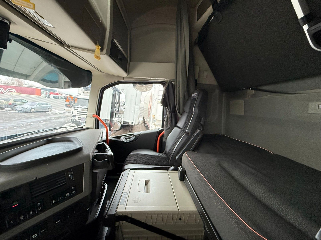 Caminhão furgão Volvo FH16 660 HP XL  TANDEM 6x2 LIMITED EDITION: foto 16