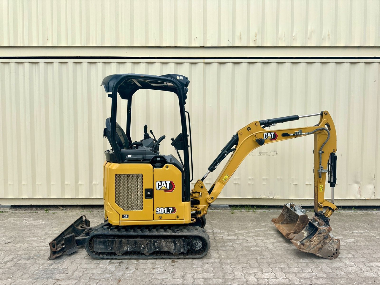 CAT 301.7 CR / 2022 BJ / 656 H / 3 x Löffel - Mini escavadeira: foto 1 CAT 301.7 CR / 2022 BJ / 656 H / 3 x Löffel - Mini escavadeira: foto 1