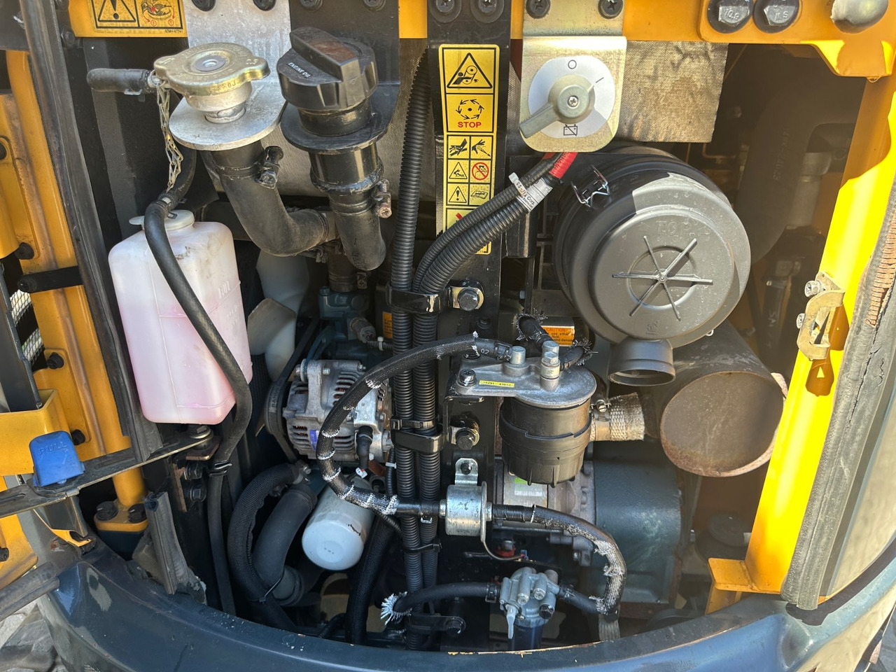 Mini escavadeira Hyundai Robex25Z-9AK / 2018 BJ / 2.962 H / 2.580 KG: foto 11