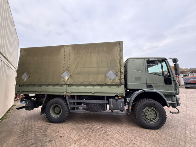 Iveco 140E24 4x4 / Armee / / Camper - Caminhão com lona: foto 5 Iveco 140E24 4x4 / Armee / / Camper - Caminhão com lona: foto 5