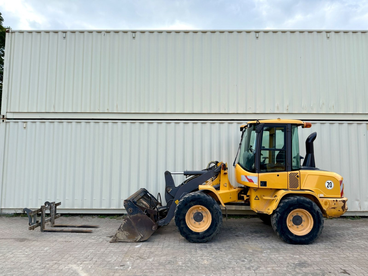 Volvo L30G / 2014 BJ / Klappschaufel + Gabel - Carregadeira de rodas: foto 1 Volvo L30G / 2014 BJ / Klappschaufel + Gabel - Carregadeira de rodas: foto 1