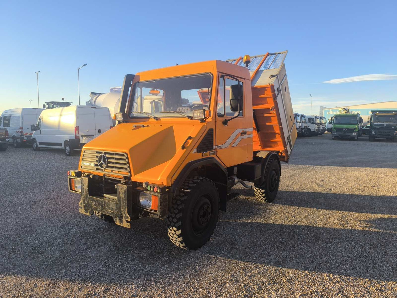 UNIMOG U90 - Caminhão basculante: foto 3 UNIMOG U90 - Caminhão basculante: foto 3