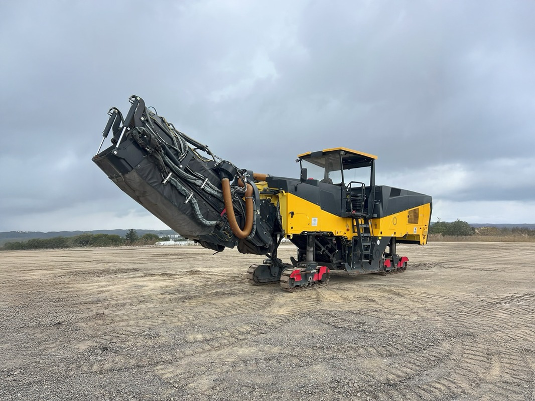 BOMAG DE BM 2200/75 Stage IV/Tier 4f - Máquina de asfalto: foto 1 BOMAG DE BM 2200/75 Stage IV/Tier 4f - Máquina de asfalto: foto 1