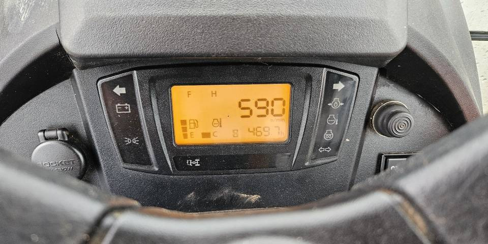 Trator Ciągnik Kubota B2650 4x4 klima 26 KM hydrostat: foto 10 Trator Ciągnik Kubota B2650 4x4 klima 26 KM hydrostat: foto 10