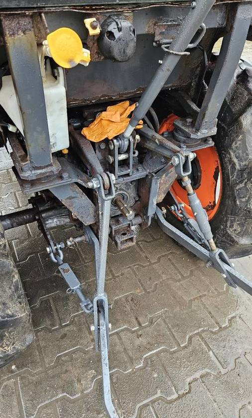 Trator Ciągnik Kubota B2650 4x4 klima 26 KM hydrostat: foto 12 Trator Ciągnik Kubota B2650 4x4 klima 26 KM hydrostat: foto 12