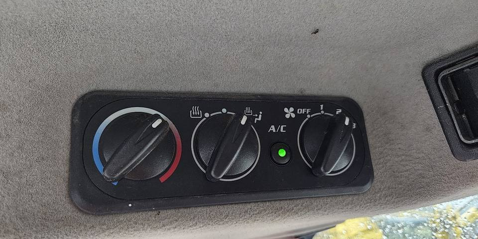 Trator Ciągnik Kubota B2650 4x4 klima 26 KM hydrostat: foto 11 Trator Ciągnik Kubota B2650 4x4 klima 26 KM hydrostat: foto 11