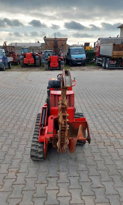 Koparka łańcuchowa Ditch Witch C24X 24 KM Honda - Colocadora de tubagem: foto 3 Koparka łańcuchowa Ditch Witch C24X 24 KM Honda - Colocadora de tubagem: foto 3