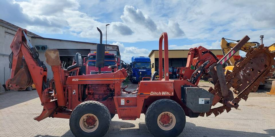 Koparka łańcuchowa pługoukładacz Ditch Witch 8020 Combo - Colocadora de tubagem: foto 4 Koparka łańcuchowa pługoukładacz Ditch Witch 8020 Combo - Colocadora de tubagem: foto 4