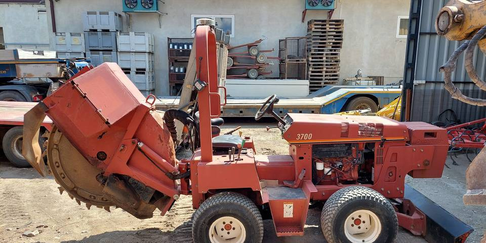 Koparka tarczowa Ditch Witch 3700DD łańcuchowa - Colocadora de tubagem: foto 4 Koparka tarczowa Ditch Witch 3700DD łańcuchowa - Colocadora de tubagem: foto 4