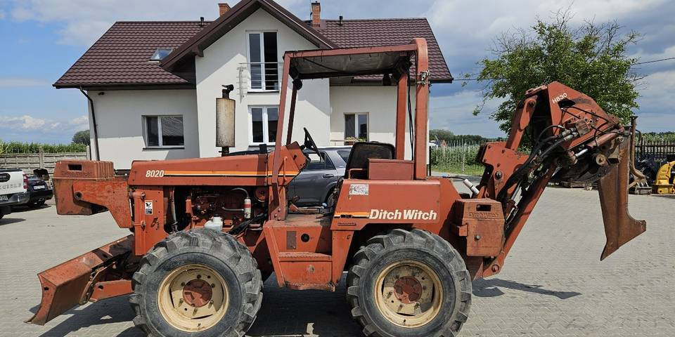 Pługoukładacz wibropług Ditch Witch 8020 układanie kabli światłowód - Máquina de construção: foto 1 Pługoukładacz wibropług Ditch Witch 8020 układanie kabli światłowód - Máquina de construção: foto 1