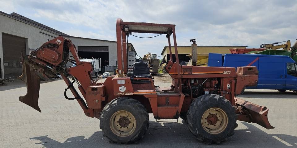 Pługoukładacz wibropług Ditch Witch 8020 układanie kabli światłowód - Máquina de construção: foto 5 Pługoukładacz wibropług Ditch Witch 8020 układanie kabli światłowód - Máquina de construção: foto 5