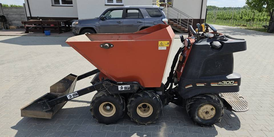 Wozidło samozaładowcze Ditch Witch R300 koparka łańcuchowa - Tombador: foto 1 Wozidło samozaładowcze Ditch Witch R300 koparka łańcuchowa - Tombador: foto 1