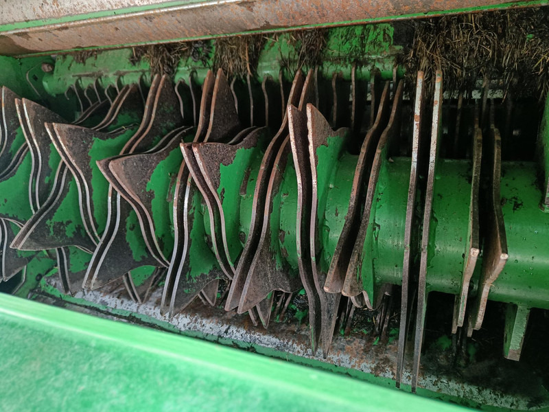 Enfardadeira de fardos redondos John Deere 623N: foto 12 Enfardadeira de fardos redondos John Deere 623N: foto 12