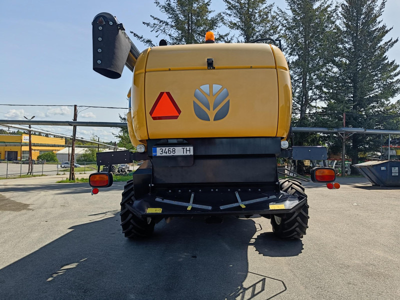 New Holland CX6090 - Ceifeira debulhadora: foto 4 New Holland CX6090 - Ceifeira debulhadora: foto 4