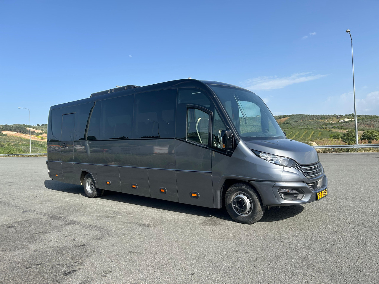 IVECO DAILY - RIGHT HAND DRIVE TOURISTIC VEHICLE - Autocarro: foto 2 IVECO DAILY - RIGHT HAND DRIVE TOURISTIC VEHICLE - Autocarro: foto 2