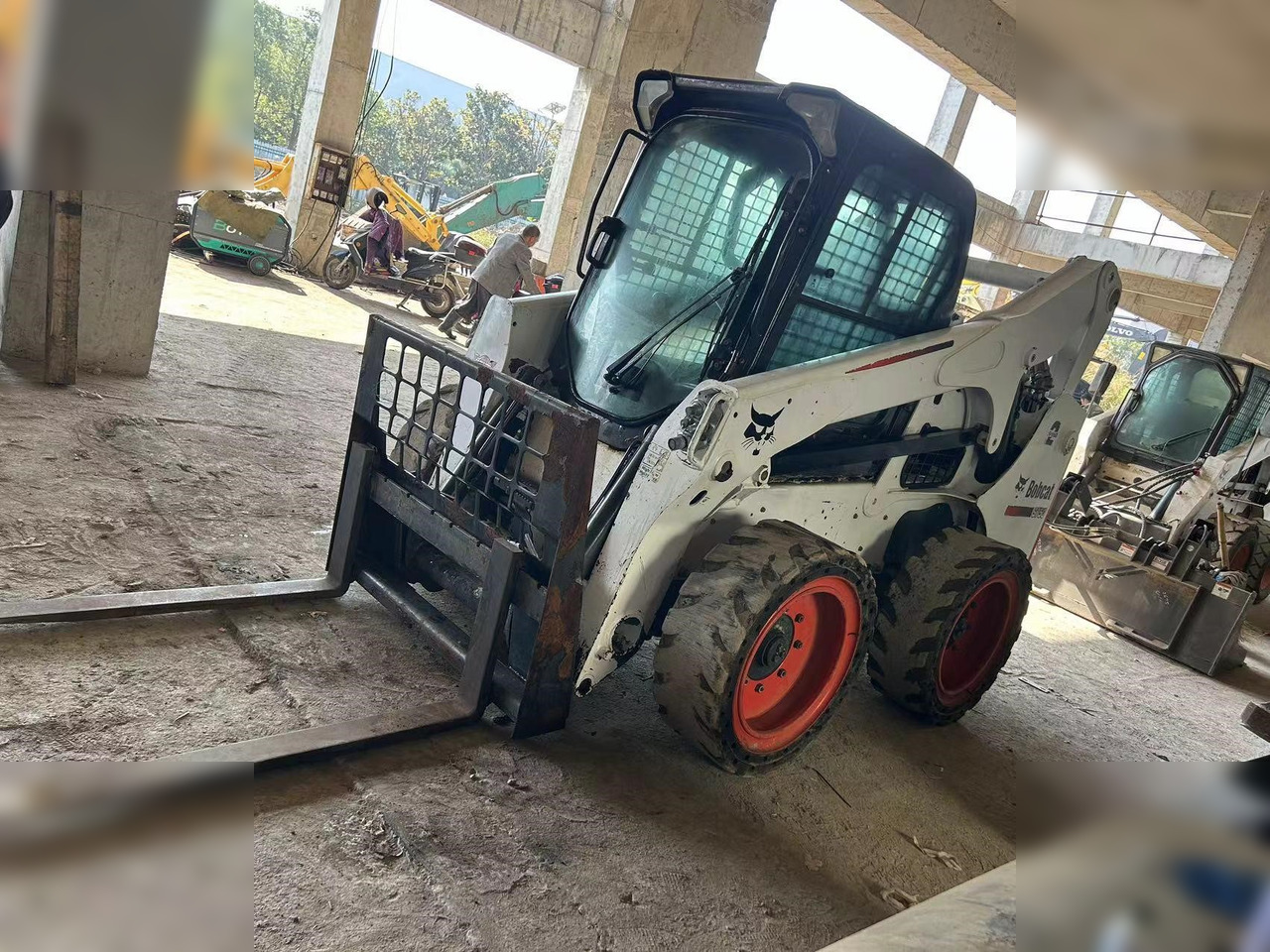 BOBCAT S750 - Mini carregadeira: foto 3 BOBCAT S750 - Mini carregadeira: foto 3