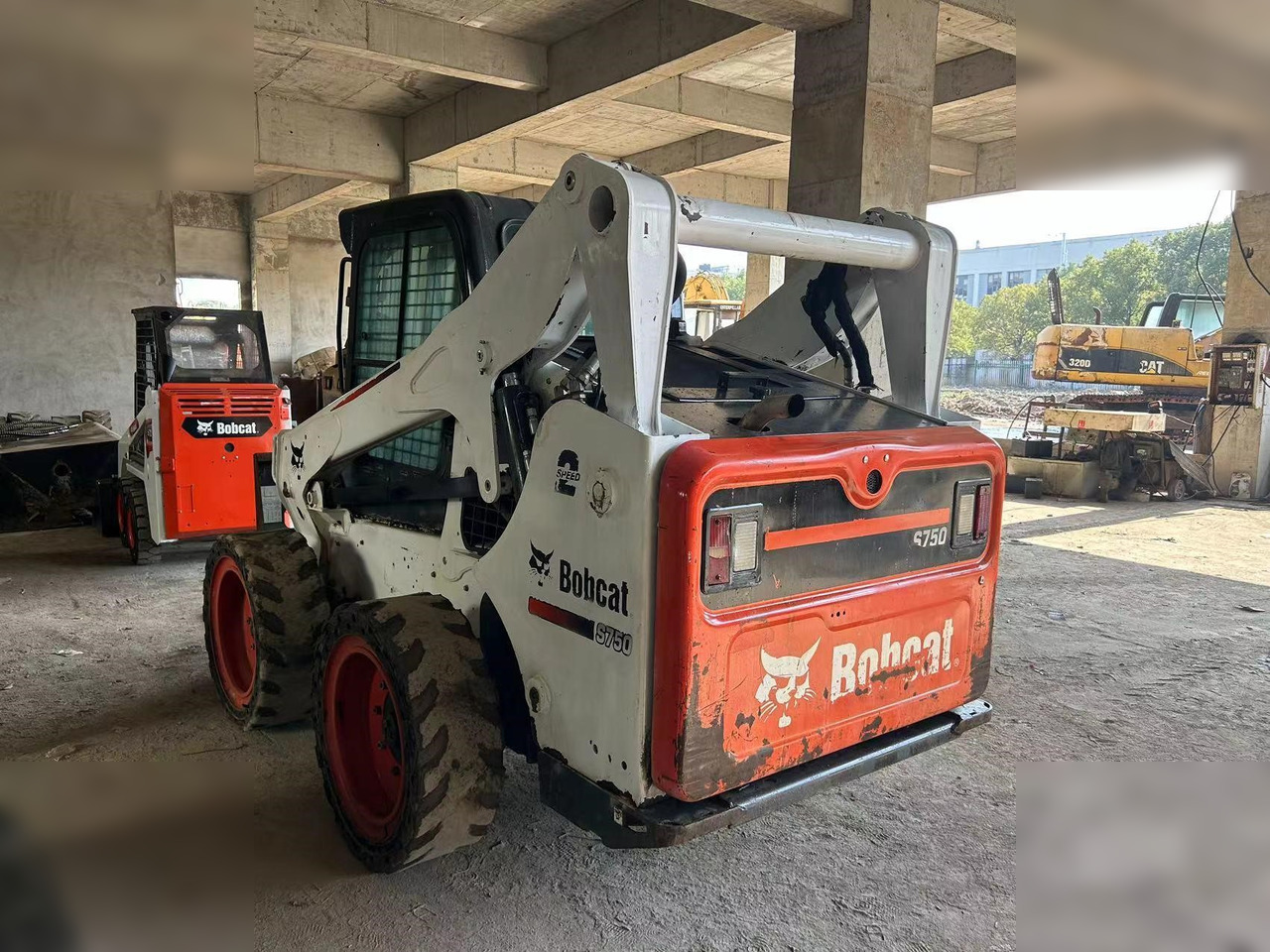 BOBCAT S750 - Mini carregadeira: foto 2 BOBCAT S750 - Mini carregadeira: foto 2