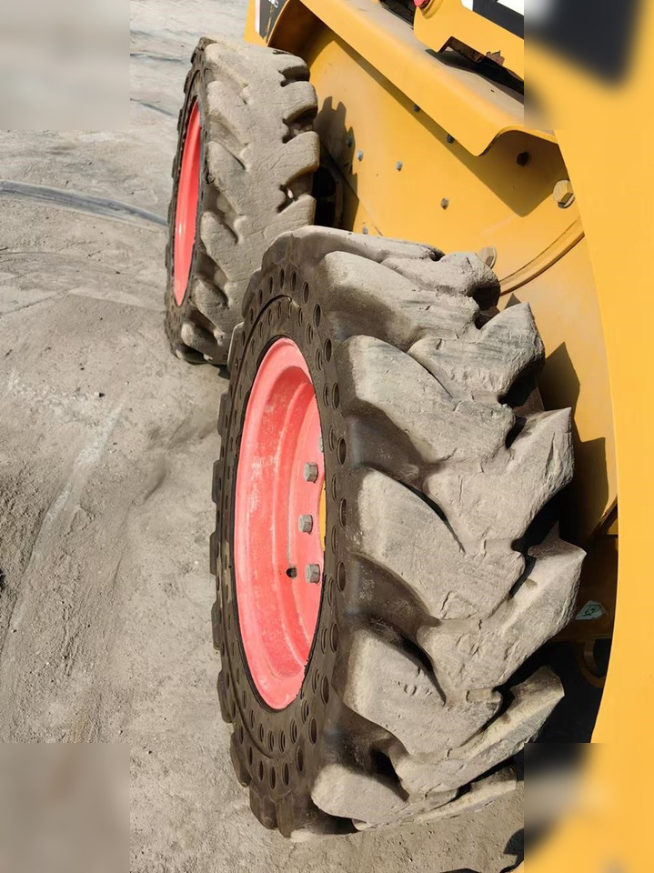 CATERPILLAR 226B - Mini carregadeira: foto 4 CATERPILLAR 226B - Mini carregadeira: foto 4