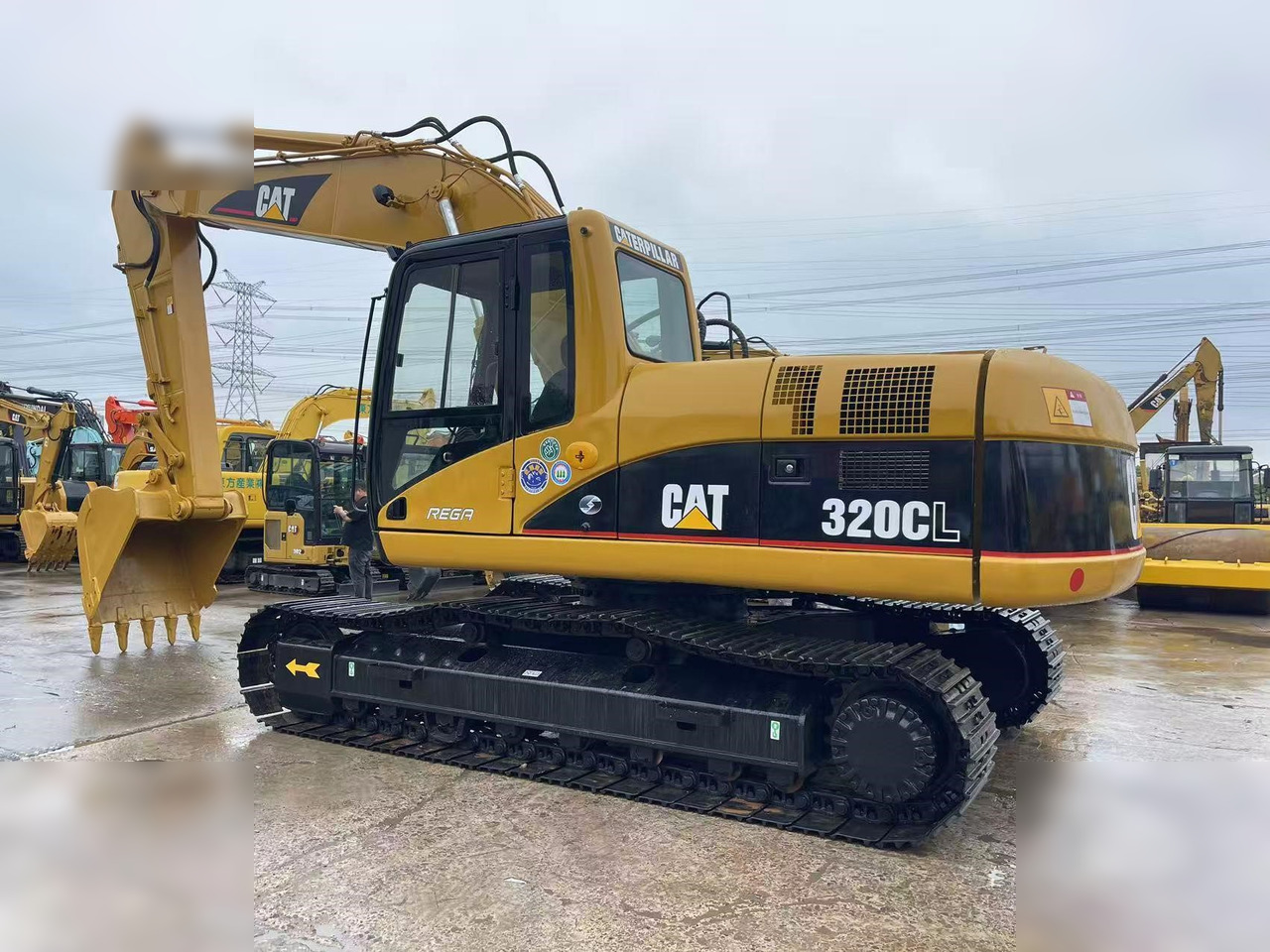 CATERPILLAR 320CL - Escavadora de rastos: foto 2 CATERPILLAR 320CL - Escavadora de rastos: foto 2