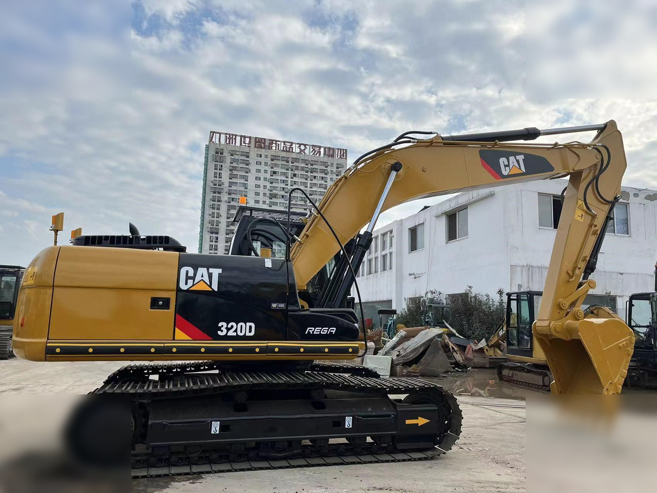 CATERPILLAR 320D - Escavadora de rastos: foto 4 CATERPILLAR 320D - Escavadora de rastos: foto 4