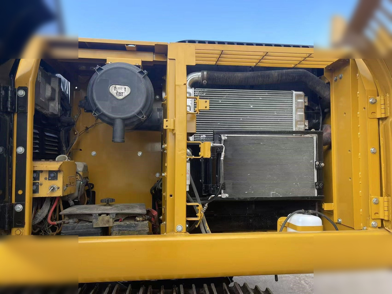 Escavadora de rastos CATERPILLAR 320D: foto 9