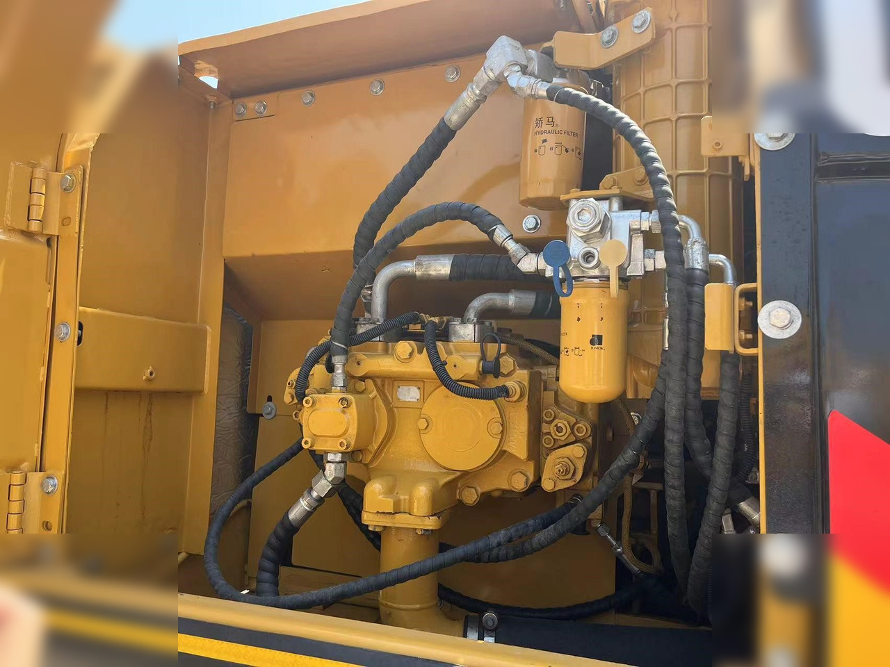 Escavadora de rastos CATERPILLAR 320D: foto 6