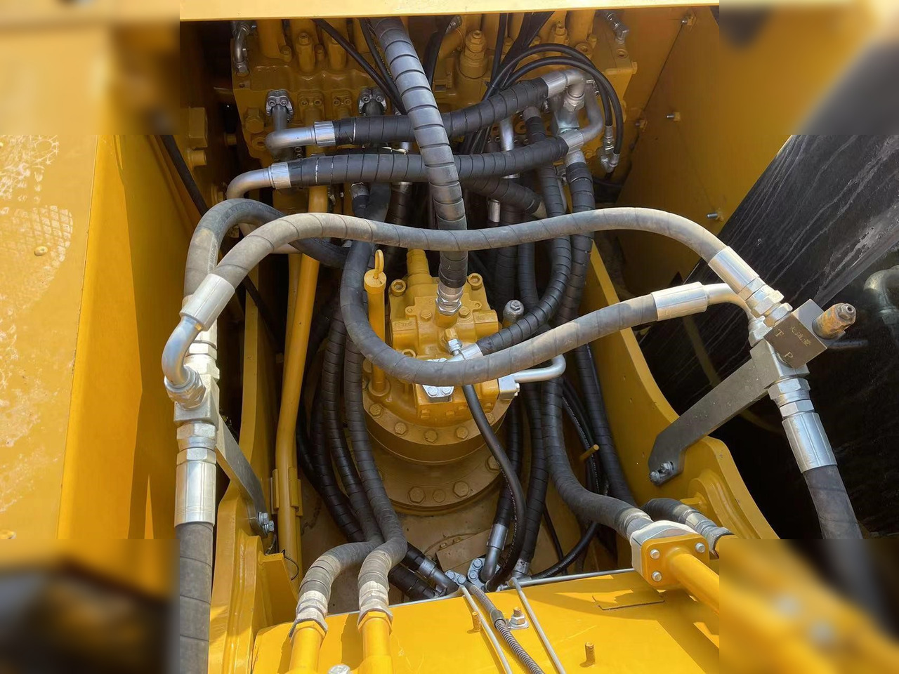 CATERPILLAR 320D2 - Escavadora de rastos: foto 5 CATERPILLAR 320D2 - Escavadora de rastos: foto 5