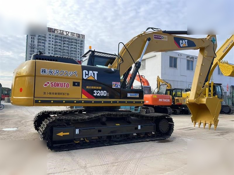 CATERPILLAR 320D2 - Escavadora de rastos: foto 2 CATERPILLAR 320D2 - Escavadora de rastos: foto 2