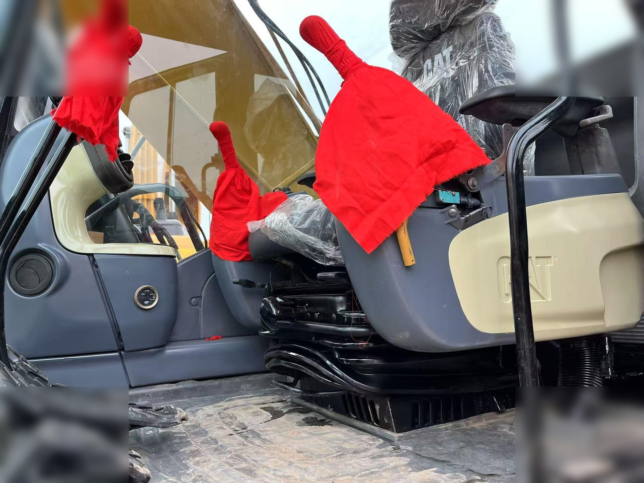 CATERPILLAR 320D2L - Escavadora de rastos: foto 5 CATERPILLAR 320D2L - Escavadora de rastos: foto 5